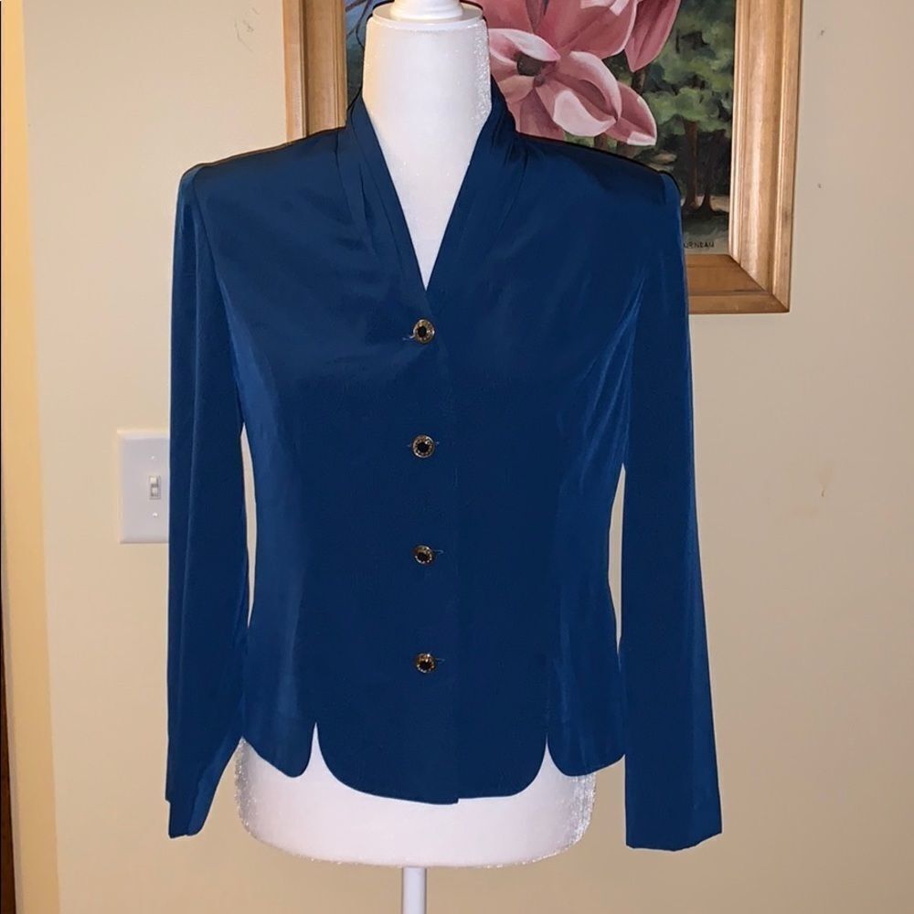 Boss lady Soft sleek blue Leslie Fay button down. Size 6P